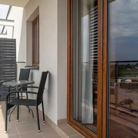 Komfortowy Apartament Nadbrzezna Blisko Warszawy Z Parkingiem Ozarow Mazowiecki Exterior photo